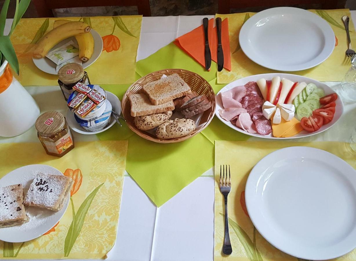 Penzion a Restaurace Nad Hradem Křivoklát Exteriér fotografie